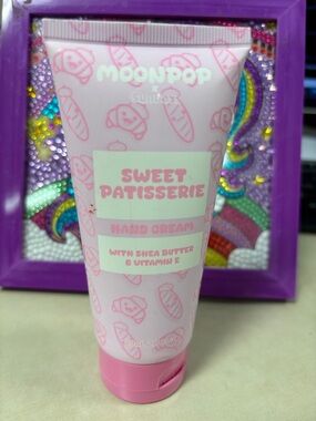 Sweet Patisserie’s Hand 🤚 🆕